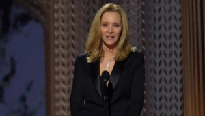 Лиза Кудроу пытается спасти студию, в которой снимали сериал «Друзья»