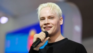 SHAMAN представляет новую песню «Она того стоит»
