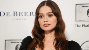 Звезда «Белого лотоса» Эйми Лу Вуд сыграет Джейн Эйр в новой экранизации классического романа