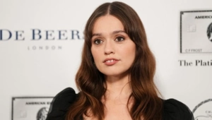 Звезда «Белого лотоса» Эйми Лу Вуд сыграет Джейн Эйр в новой экранизации классического романа