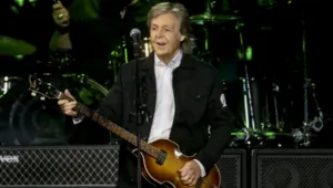 Пол Маккартни остался недоволен кадром из байопика о The Beatles: «Не делай этого!» Пол Маккартни остался недоволен кадром из байопика о The Beatles: «Не делай этого!»