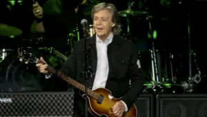 Пол Маккартни остался недоволен кадром из байопика о The Beatles: «Не делай этого!» Пол Маккартни остался недоволен кадром из байопика о The Beatles: «Не делай этого!»