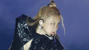 Розэ из BLACKPINK выпустила новый сингл «New Trick» и клип в его поддержку Розэ из BLACKPINK выпустила новый сингл «New Trick» и клип в его поддержку