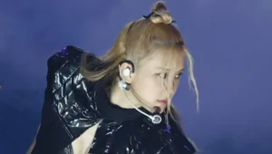 Розэ из BLACKPINK выпустила новый сингл «New Trick» и клип в его поддержку Розэ из BLACKPINK выпустила новый сингл «New Trick» и клип в его поддержку