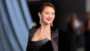 Селена Гомес ответила на критику своей внешности Селена Гомес ответила на критику своей внешности