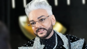 Филипп Киркоров опубликовал архивные кадры с матерью в честь ее дня рождения