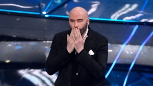 Рассел Кроу поиздевался над Траволтой, сплясавшим «Танцующих утят» в Сан-Ремо Рассел Кроу поиздевался над Траволтой, сплясавшим «Танцующих утят» в Сан-Ремо