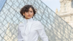 Зендая появилась в белом платье на Неделе моды после слухов о тайной свадьбе