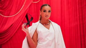 Ольга Бузова неудачно загадала новогоднее желание: «Я обожгла палец»