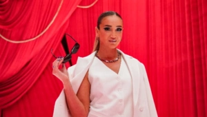 Ольга Бузова неудачно загадала новогоднее желание: «Я обожгла палец»