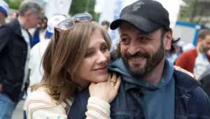 Лиза Арзамасова назвала неожиданную составляющую крепких отношений: «Иногда хулиганить» Лиза Арзамасова назвала неожиданную составляющую крепких отношений: «Иногда хулиганить»