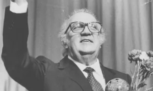Уникальная биография Федерико Феллини: режиссер, который превратил свои сны в мировую классику Уникальная биография Федерико Феллини: режиссер, который превратил свои сны в мировую классику