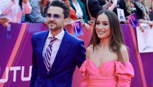 Муж Виктории Дайнеко перенес операцию на позвоночник и не может ходить без опоры