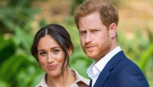 Меган Маркл высмеяли в Сети после публикации ролика с босоногим принцем Гарри