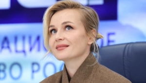 Полина Гагарина восхитилась преданностью своих фанатов: «Вы ждали меня 4 часа» Полина Гагарина восхитилась преданностью своих фанатов: «Вы ждали меня 4 часа»