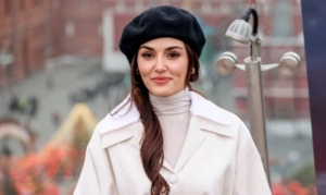 Звезда турецкого сериала «Постучись в мою дверь» Ханде Эрчел прилетела в Россию