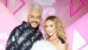 Филипп Киркоров и Ольга Бузова вышли в свет в свадебных образах: ВИДЕО