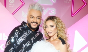 Филипп Киркоров и Ольга Бузова вышли в свет в свадебных образах: ВИДЕО