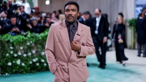 Дональд Гловер рассказал, как год назад перенес инсульт во время турне: «В сердце обнаружили дыру»