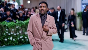 Дональд Гловер рассказал, как год назад перенес инсульт во время турне: «В сердце обнаружили дыру»