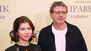 32-летняя жена сына Александра Ширвиндта прокомментировала обвинения в браке по расчету