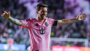 Месси откроет 21-метровый памятник самому себе в Индии Месси откроет 21-метровый памятник самому себе в Индии