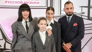 Ксения Бородина показала редкие кадры семейного отдыха с падчерицей Николь