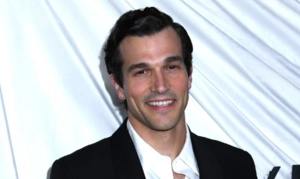 Пол Келли рассказал, как попал в сериал «История любви»: помогло сходство с Ричардом Гиром Пол Келли рассказал, как попал в сериал «История любви»: помогло сходство с Ричардом Гиром