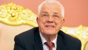 89-летний Раймонд Паулс перенес сложную операцию