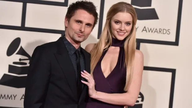 Фронтмен группы Muse Мэттью Беллами подал на развод и потребовал единоличную опеку над детьми Фронтмен группы Muse Мэттью Беллами подал на развод и потребовал единоличную опеку над детьми