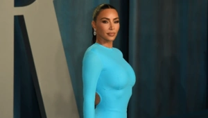 Ким Кардашьян сообщила об обнаруженных специалистом «дырах» в ее мозге