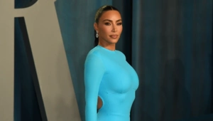 Ким Кардашьян сообщила об обнаруженных специалистом «дырах» в ее мозге Ким Кардашьян сообщила об обнаруженных специалистом «дырах» в ее мозге