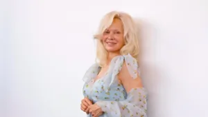 Памела Андерсон поделилась атмосферными кадрами своего сада на рассвете Памела Андерсон поделилась атмосферными кадрами своего сада на рассвете
