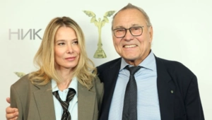 88-летний Андрей Кончаловский впервые за долгое время вышел в свет вместе с Юлией Высоцкой