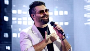 Алексея Чумакова раскритиковали за откровенный танец с поклонницей Алексея Чумакова раскритиковали за откровенный танец с поклонницей