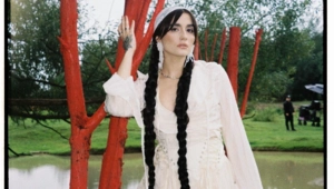 MONA выпустила гипнотический клип на песню «Иордан» MONA выпустила гипнотический клип на песню «Иордан»