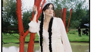 MONA выпустила гипнотический клип на песню «Иордан»