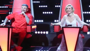 Полина Гагарина поцеловала Басту на сцене «Лужников» Полина Гагарина поцеловала Басту на сцене «Лужников»