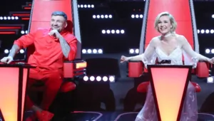 Полина Гагарина поцеловала Басту на сцене «Лужников» Полина Гагарина поцеловала Басту на сцене «Лужников»
