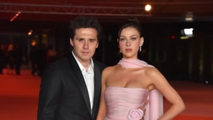 Никола Пельтц назвала своих родителей настоящей семьей для Бруклина