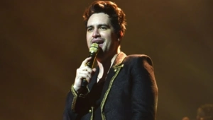 Поклонники спорят о кардинальной смене имиджа солиста Panic! At The Disco Брендона Ури