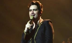 Поклонники спорят о кардинальной смене имиджа солиста Panic! At The Disco Брендона Ури