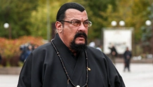 Стивен Сигал раскритиковал Голливуд за шаблонных злодеев в лице русских и арабов Стивен Сигал раскритиковал Голливуд за шаблонных злодеев в лице русских и арабов