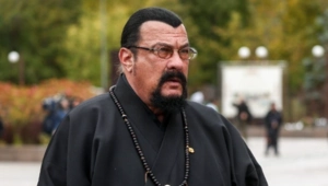 Стивен Сигал раскритиковал Голливуд за шаблонных злодеев в лице русских и арабов Стивен Сигал раскритиковал Голливуд за шаблонных злодеев в лице русских и арабов