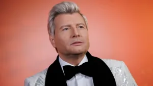 Николай Басков признался в «абсолютной зависимости» от сцены после концерта в Твери Николай Басков признался в «абсолютной зависимости» от сцены после концерта в Твери
