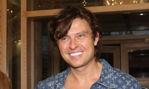 Друзья подарили Прохору Шаляпину именной трон Друзья подарили Прохору Шаляпину именной трон