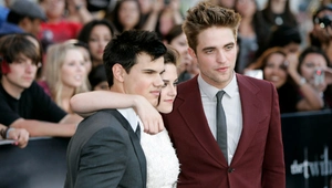 Звезда «Сумерек» Тейлор Лотнер объяснил конфликт с Робертом Паттинсоном Звезда «Сумерек» Тейлор Лотнер объяснил конфликт с Робертом Паттинсоном