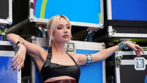 Клава Кока опубликовала бэкстейдж со съемок на Байкале и опровергла обвинения в использовании ИИ