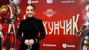 Бузова вышла в свет в компании нового спутника Бузова вышла в свет в компании нового спутника