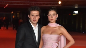 СМИ: Бруклин Бекхэм и Никола Пельтц намерены усыновить ребенка